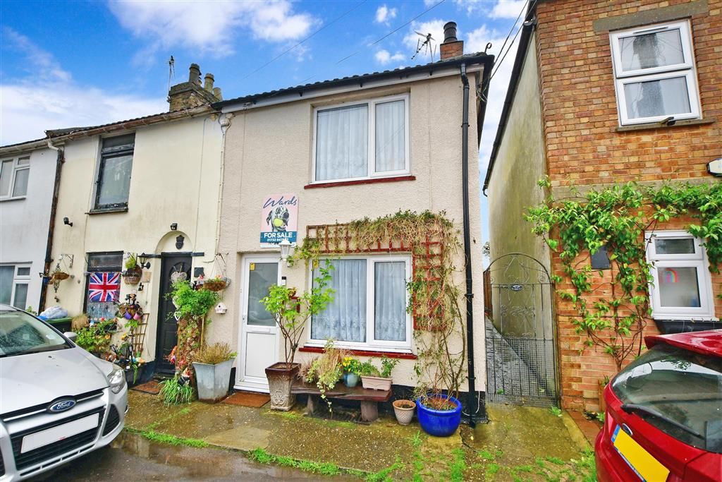 3 bed end terrace house for sale in Church Street, Burham, Rochester