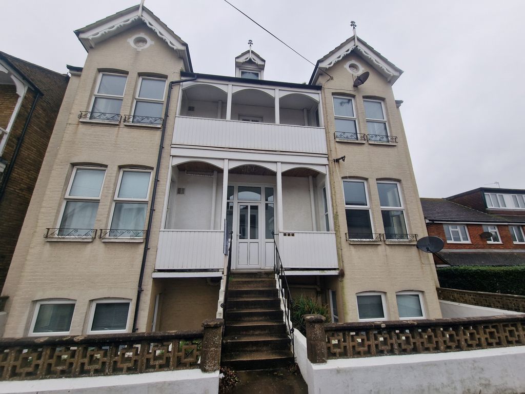 1 bed flat to rent in Sandown Road, Deal CT14, £800 pcm Zoopla