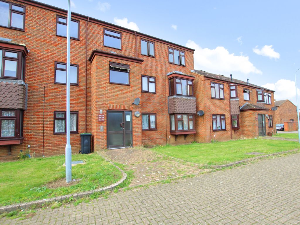 1 bed flat for sale in Waverley Avenue, Sandy SG19, £129,950 Zoopla