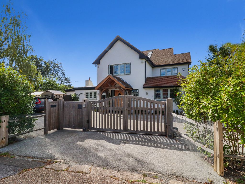 7 bed detached house for sale in Crossway, Chesham, Buckinghamshire HP5