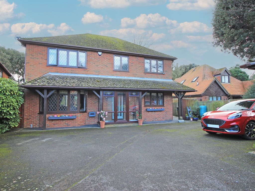 4 bed detached house for sale in Woodland Way, Broadstairs CT10, £