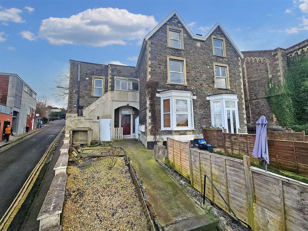 1 bed flat for sale in Bushy Park, Totterdown, Bristol BS4, £175,000