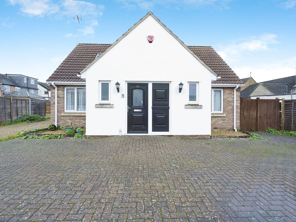 3 bed detached house for sale in Gardenia Avenue, Luton LU3, £400,000