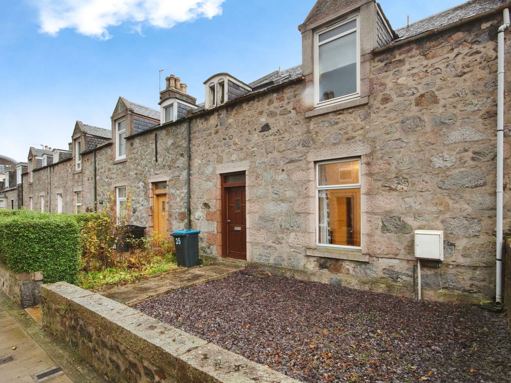 2 bed flat for sale in Broomhill Road, Aberdeen AB10, £160,000 Zoopla