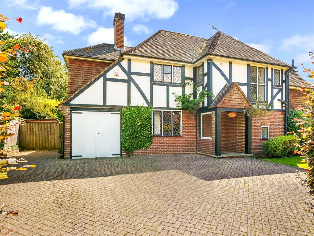 4 bed detached house for sale in Beechway, Guildford, Surrey GU1, £