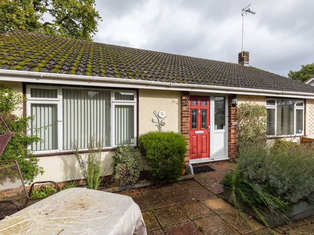 3 bed detached bungalow for sale in Shipley Road, Southwater RH13, £