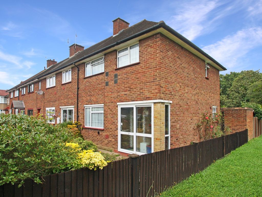 3 bed semidetached house for sale in Carlton Avenue, Feltham TW14, £