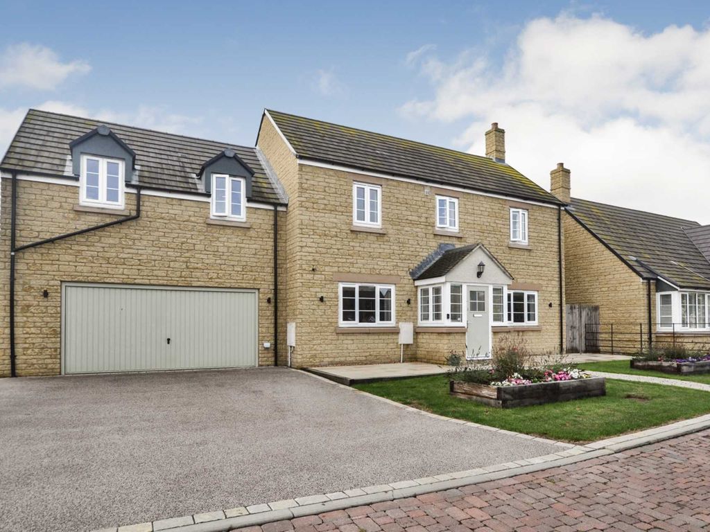 5 bed detached house for sale in Woodhull Close, Bredon