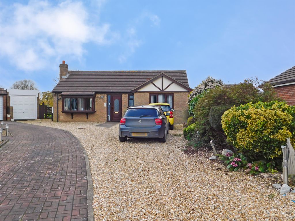 2 bed detached bungalow for sale in Lime Grove, Ingoldmells, Skegness PE25 Zoopla