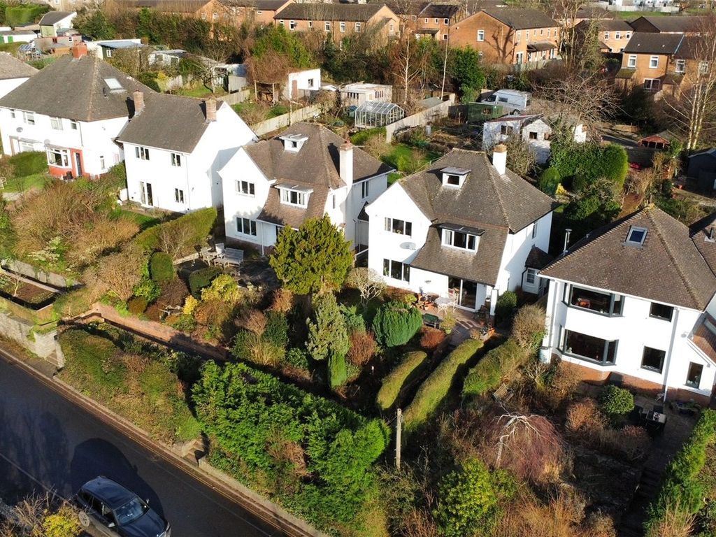 3 bed detached house for sale in Cradoc Road, Brecon, Powys LD3, £