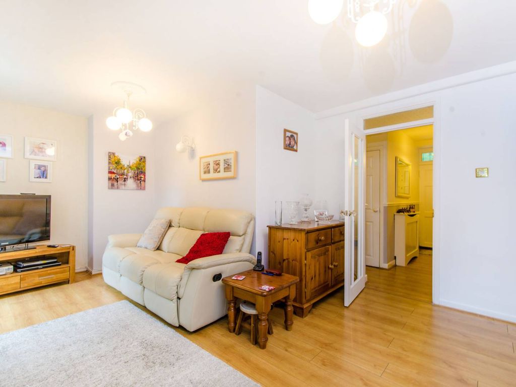 3 bed flat to rent in Northampton Street, Canonbury, London N1, £2,800