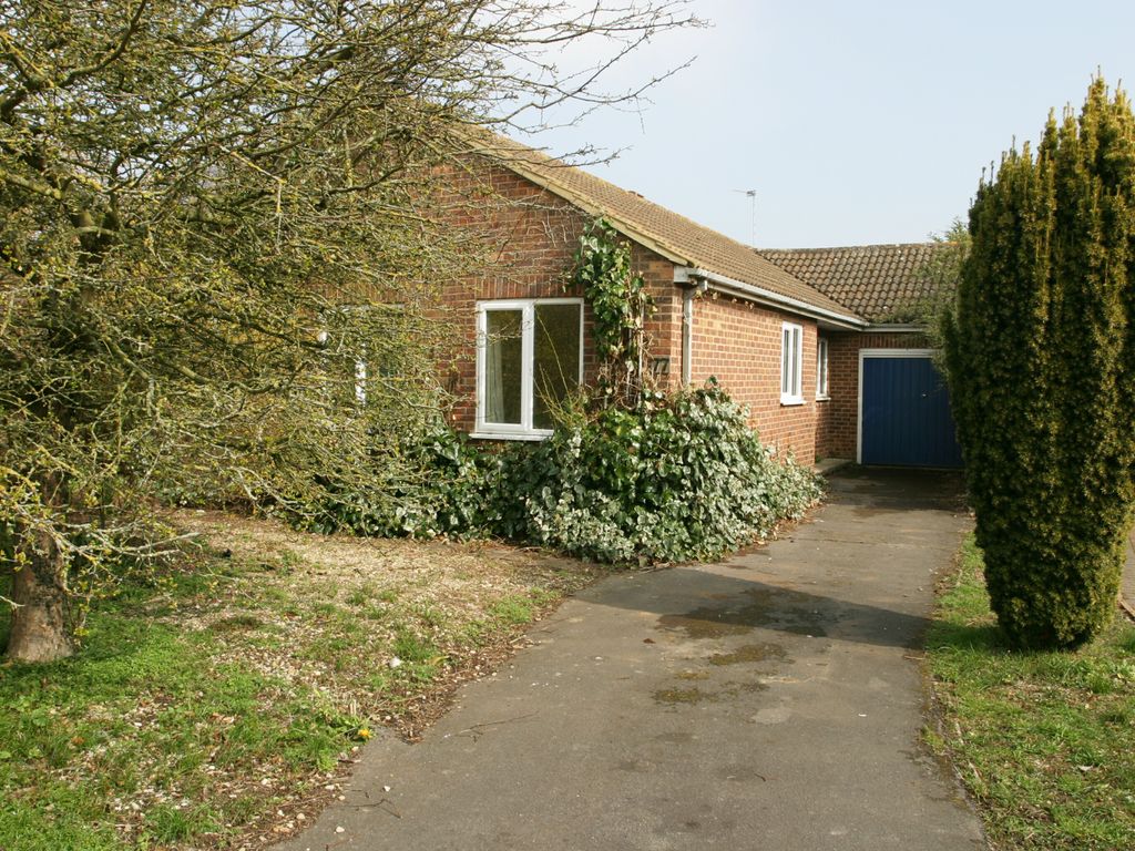 3 bed detached bungalow to rent in Sheerstock, Haddenham HP17 Zoopla