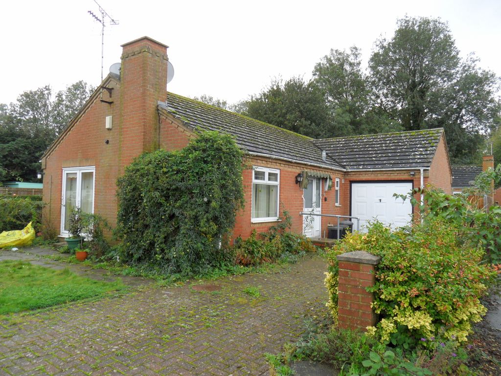 2 bed detached bungalow for sale in Bridge Road, Sutton Bridge