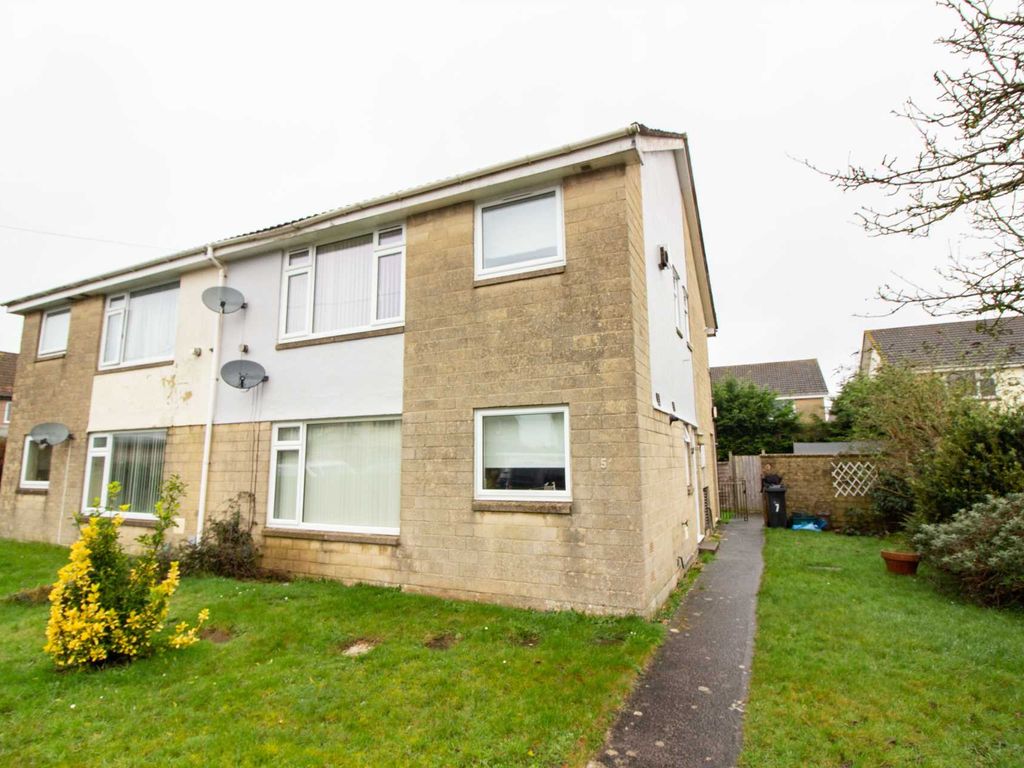 2 bed flat to rent in Marston Close, Frome BA11, £865 pcm Zoopla