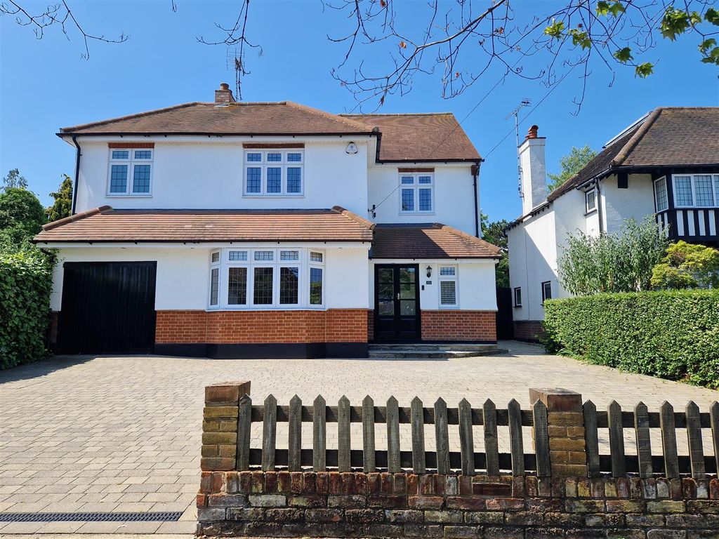 4 bed detached house for sale in Crossways, Shenfield, Brentwood CM15