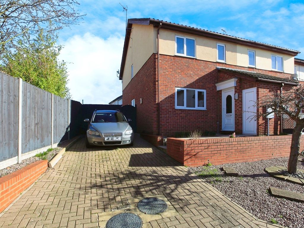 3 bed end terrace house for sale in Ambleside Gardens, Gunthorpe