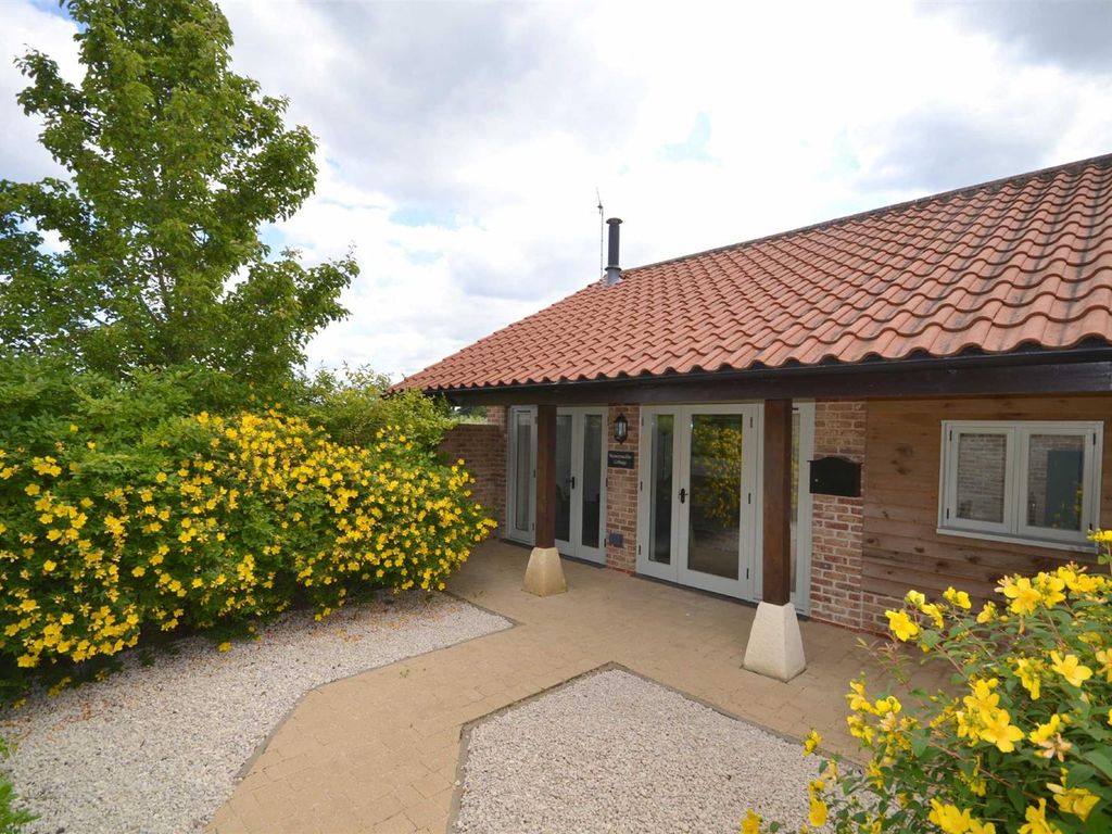 2 bed semidetached bungalow for sale in Poulshot Road, Poulshot