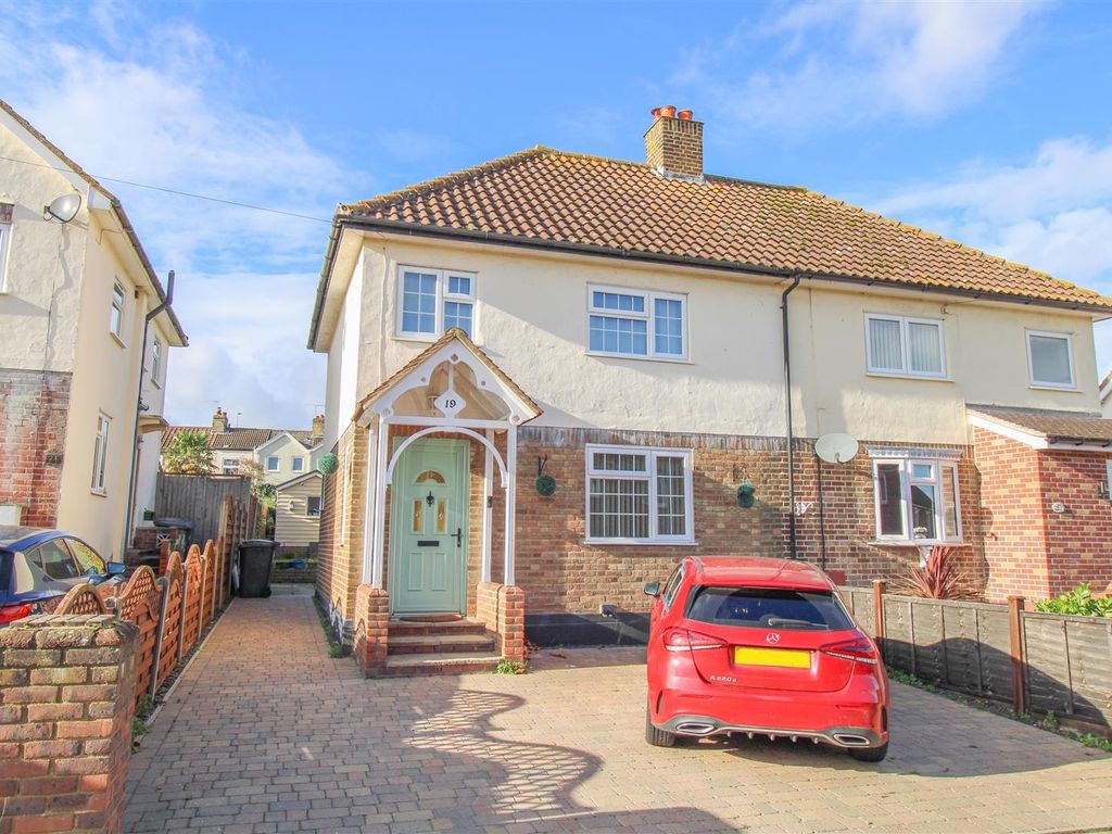 3 bed semidetached house for sale in Barnard Road, Sawbridgeworth CM21
