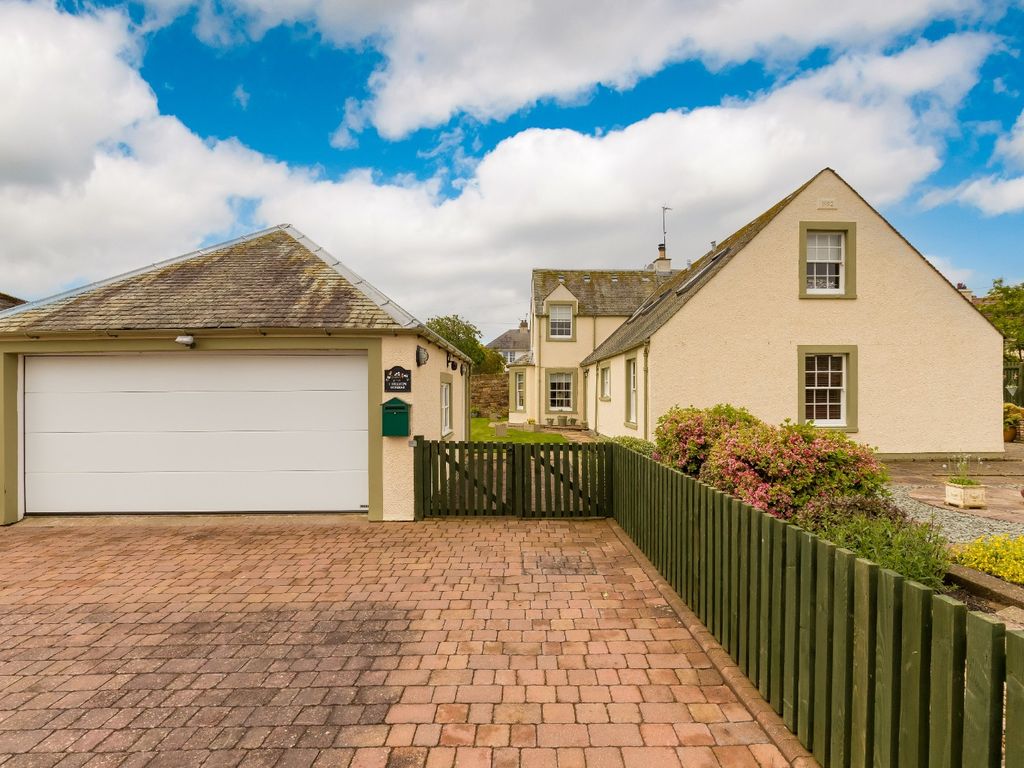 4 bed detached house for sale in 1 Hillview Gardens, Ormiston, East