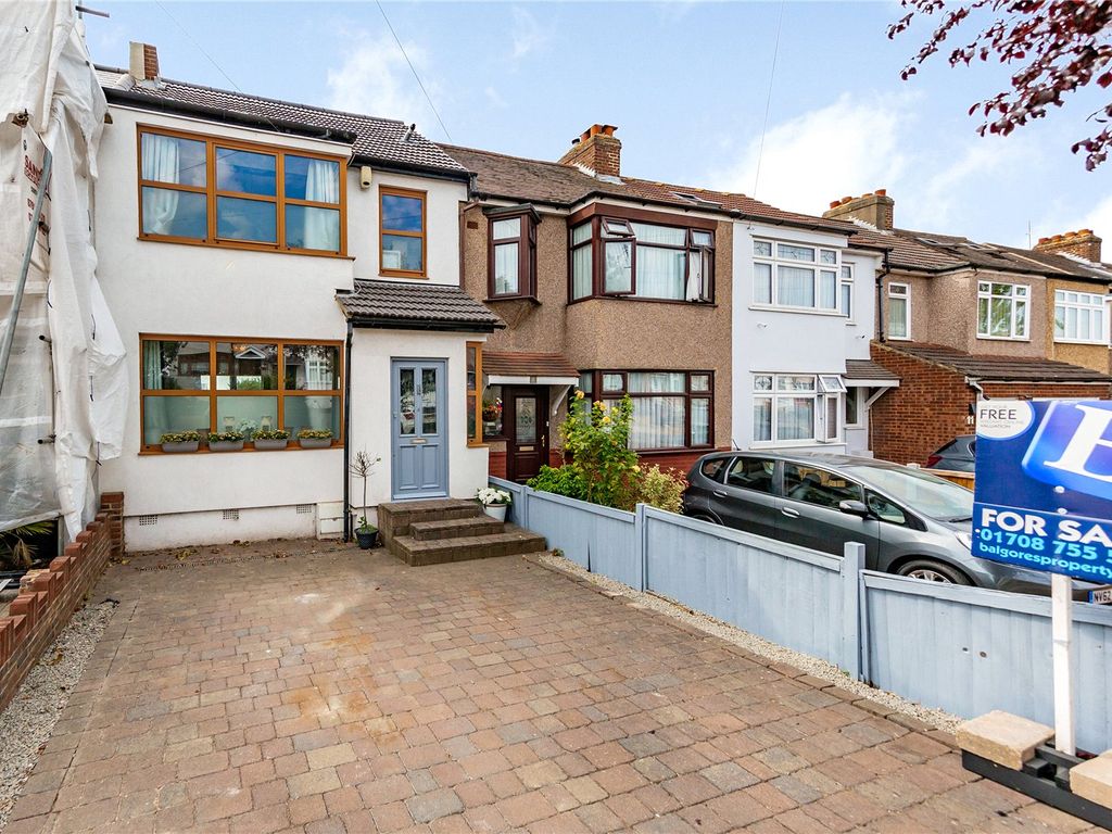 4 bed terraced house for sale in Mowbrays Road, Romford RM5 Zoopla