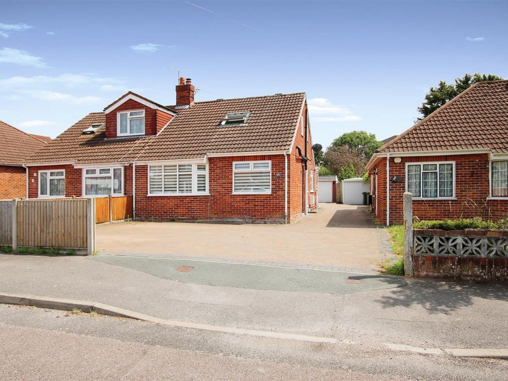 4 bed semidetached bungalow for sale in Tewkesbury Avenue, Fareham