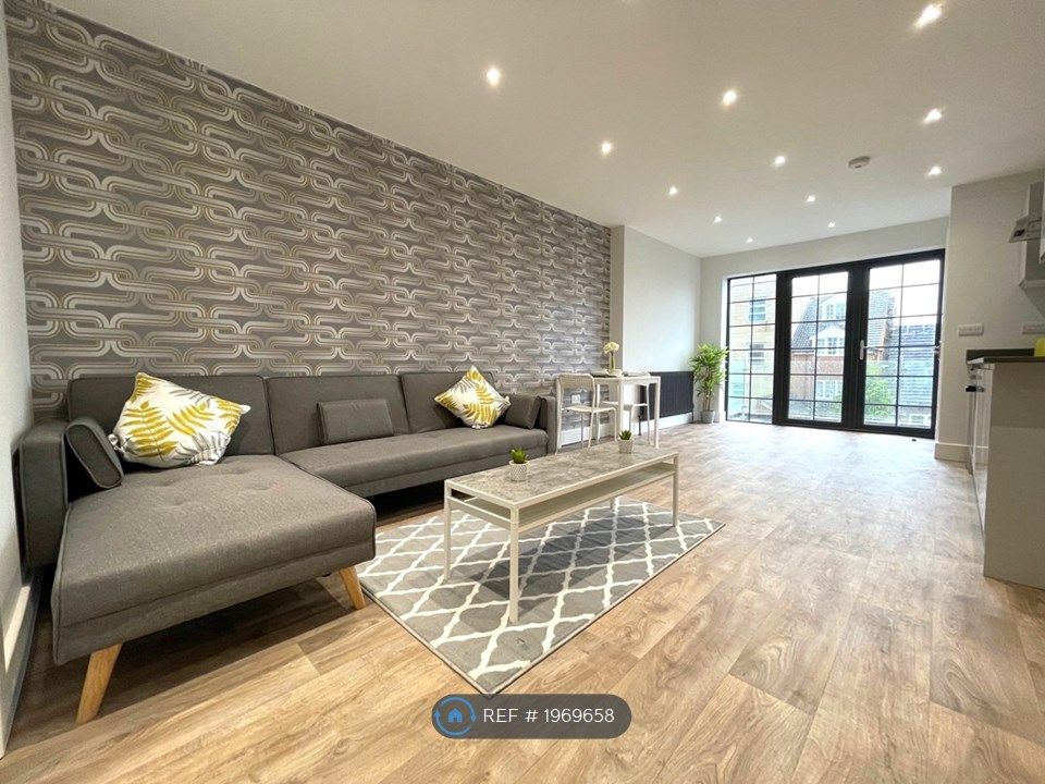 1 bed flat to rent in Alma Street, Luton LU1, £1,350 pcm Zoopla