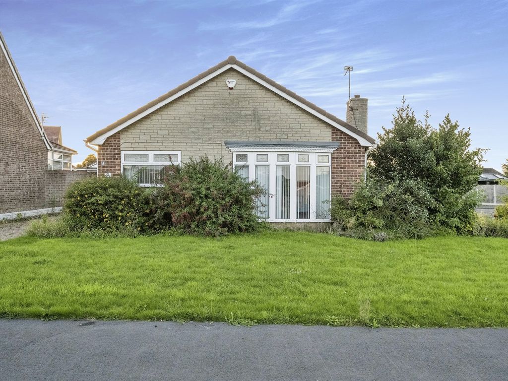 3 bed detached bungalow for sale in Chepstow Drive, Mexborough S64, £