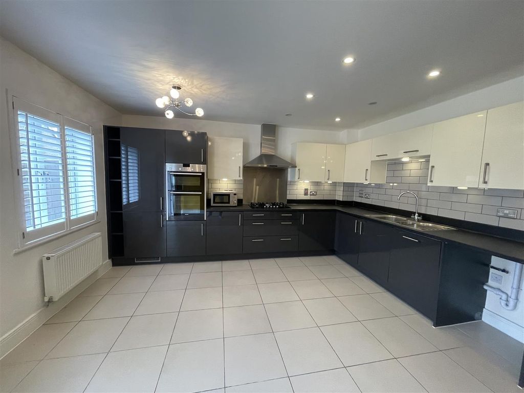 4 bed terraced house to rent in Holywell Way, Staines TW19 Zoopla