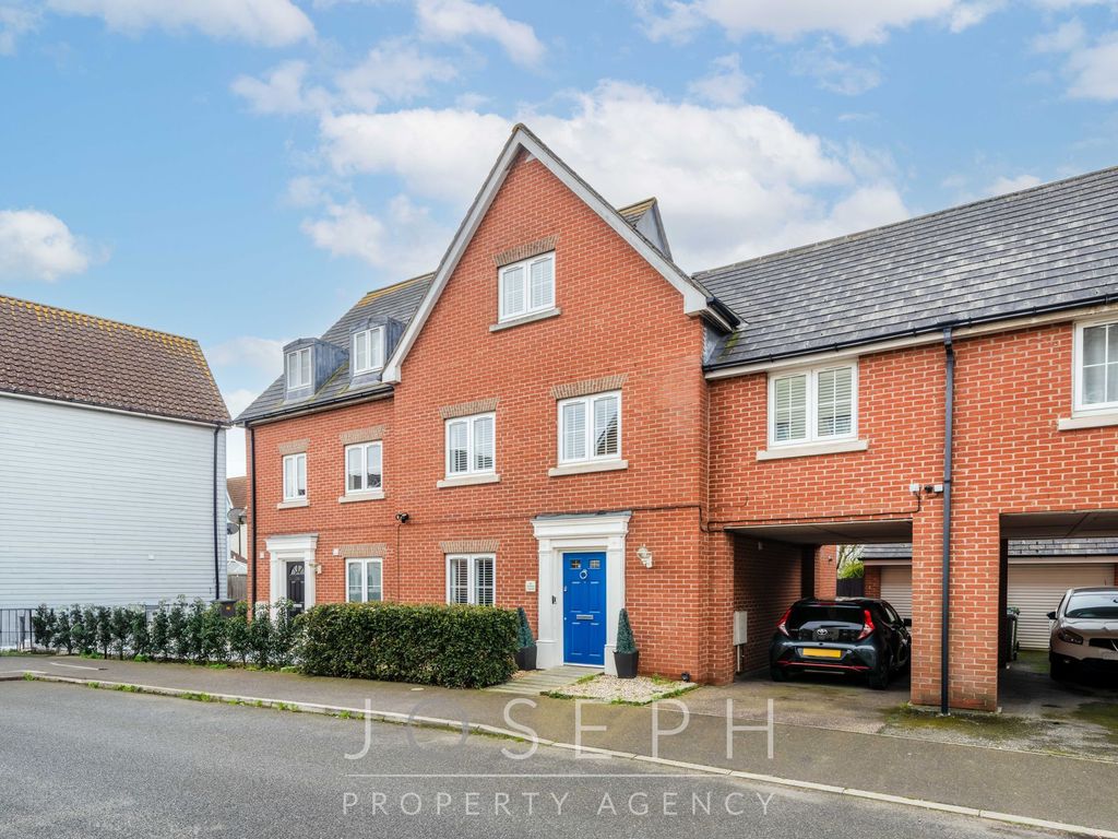 4 bed town house for sale in Meadow Crescent, Purdis Farm IP3, £395,000
