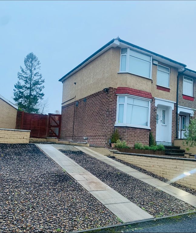 3 bed semidetached house for sale in Westmorland Avenue, Luton LU3