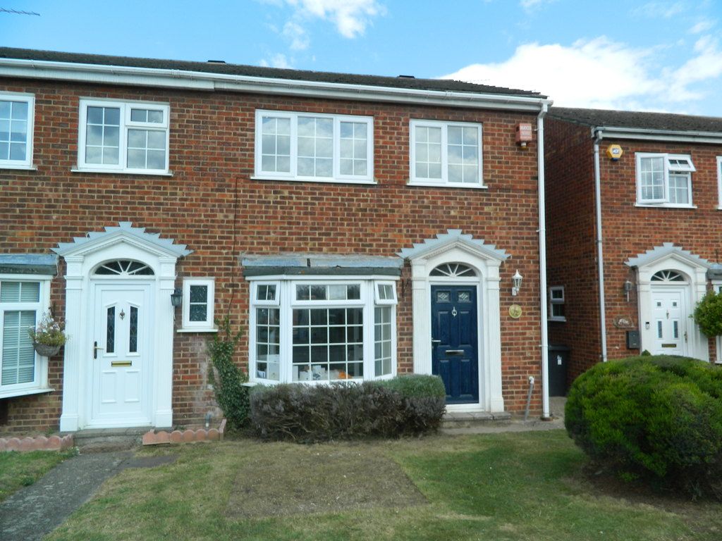 3 bed end terrace house to rent in Cardinals Walk, Taplow, Berkshire