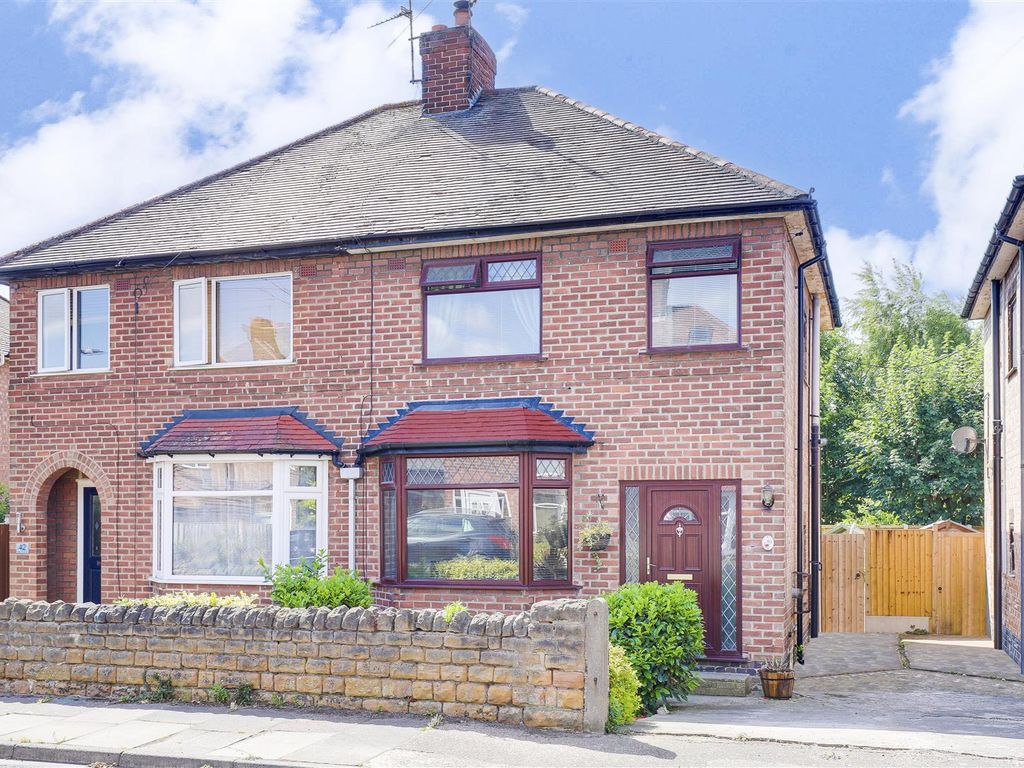 3 bed semidetached house for sale in West Crescent, Beeston