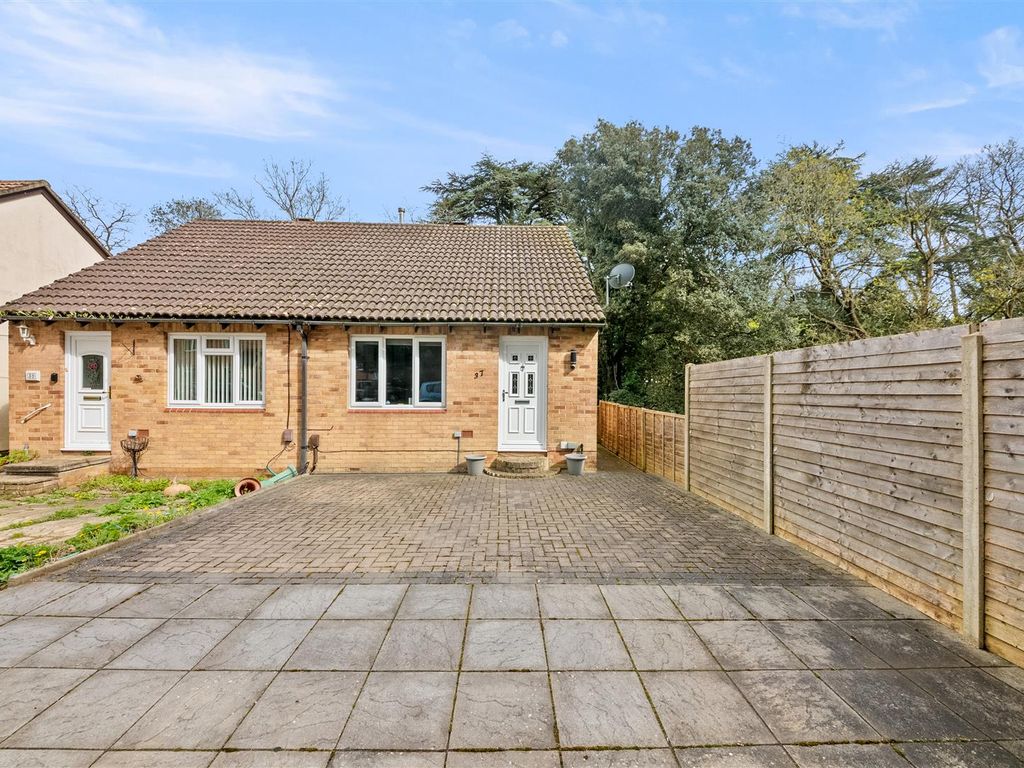 2 bed semidetached bungalow for sale in Athol Way, Hillingdon