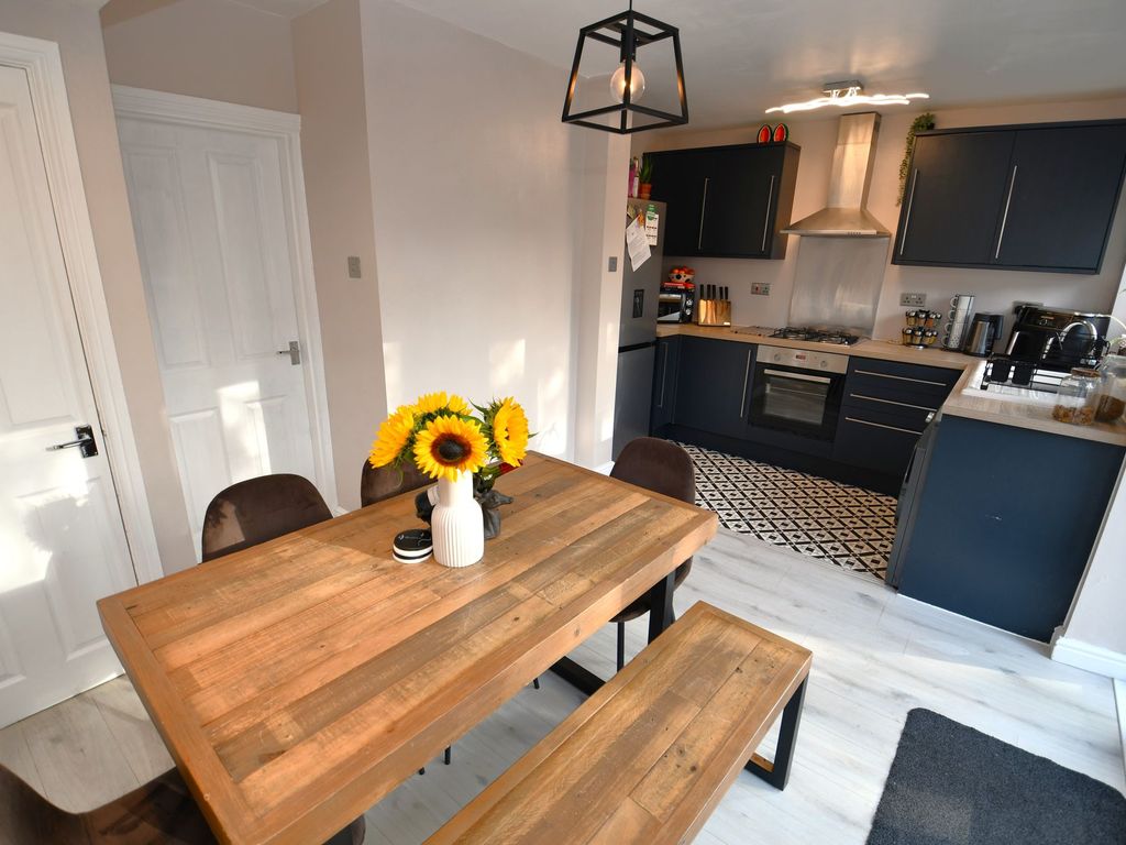 3 bed terraced house for sale in Brentwood, Salford M6, £210,000 Zoopla