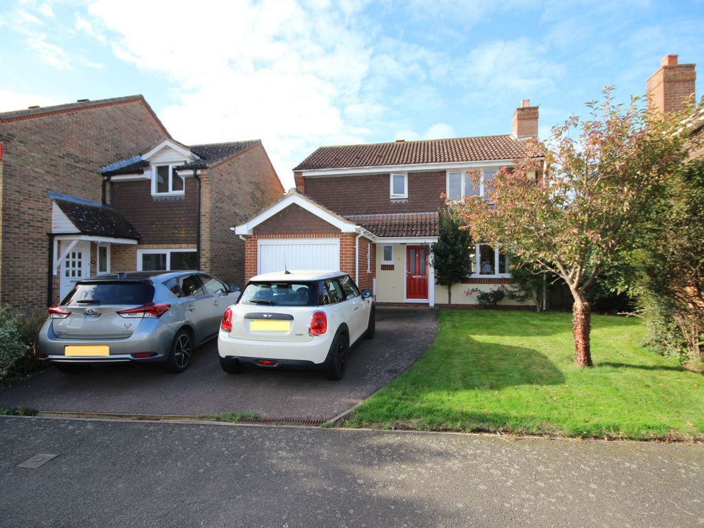 3 bed detached house for sale in Keswick Drive, Maidstone ME16, £