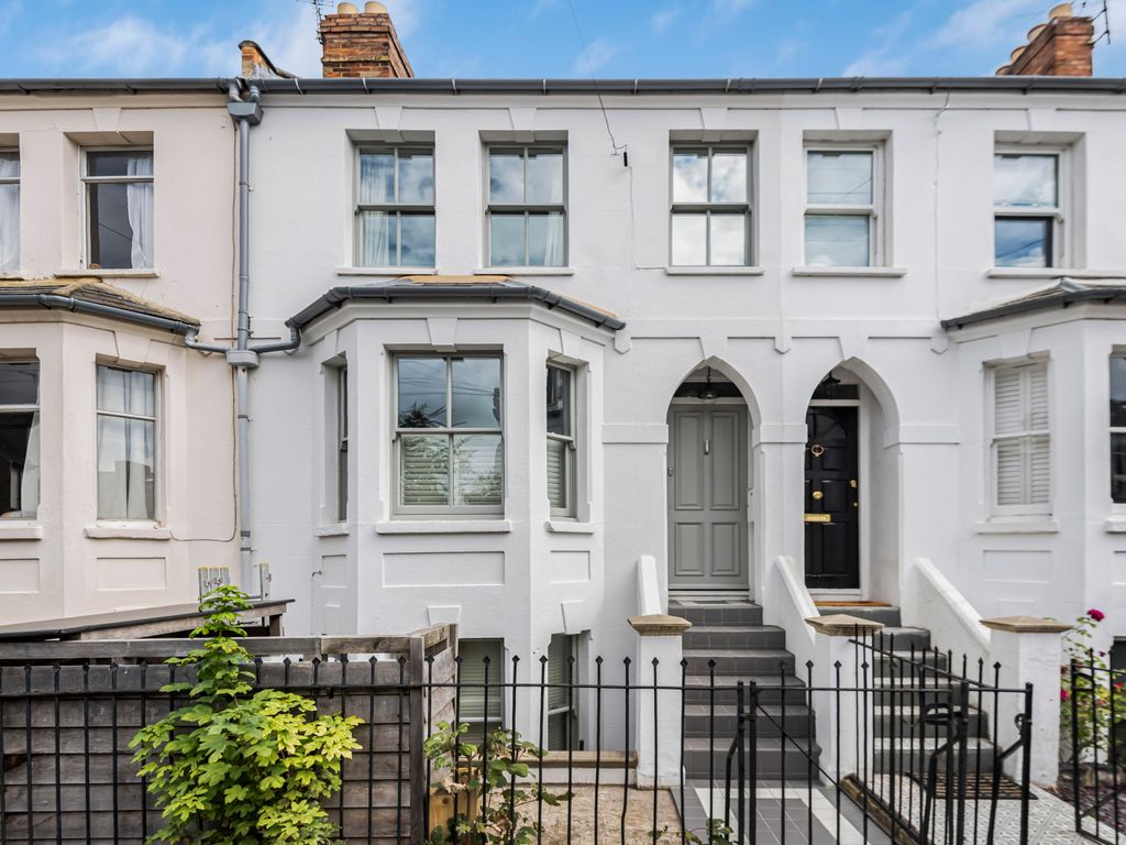 3 bed terraced house for sale in Stanley Road, East Oxford OX4, £