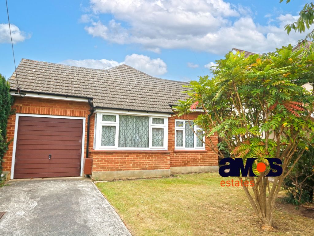 2 bed detached bungalow for sale in Templewood Road, Hadleigh, SSS7 SS7