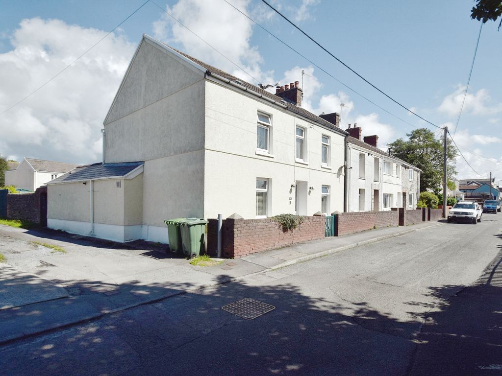4 bed end terrace house for sale in Gors Road, Burry Port