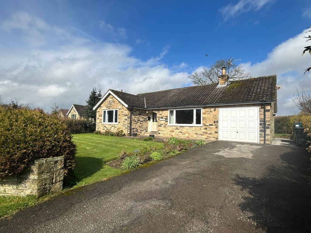 3 bed detached bungalow for sale in Leyburn Road, Hunton, Bedale DL8, £