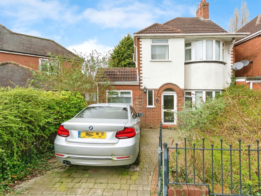 3 bed detached house for sale in Bent Avenue, Quinton, Birmingham B32