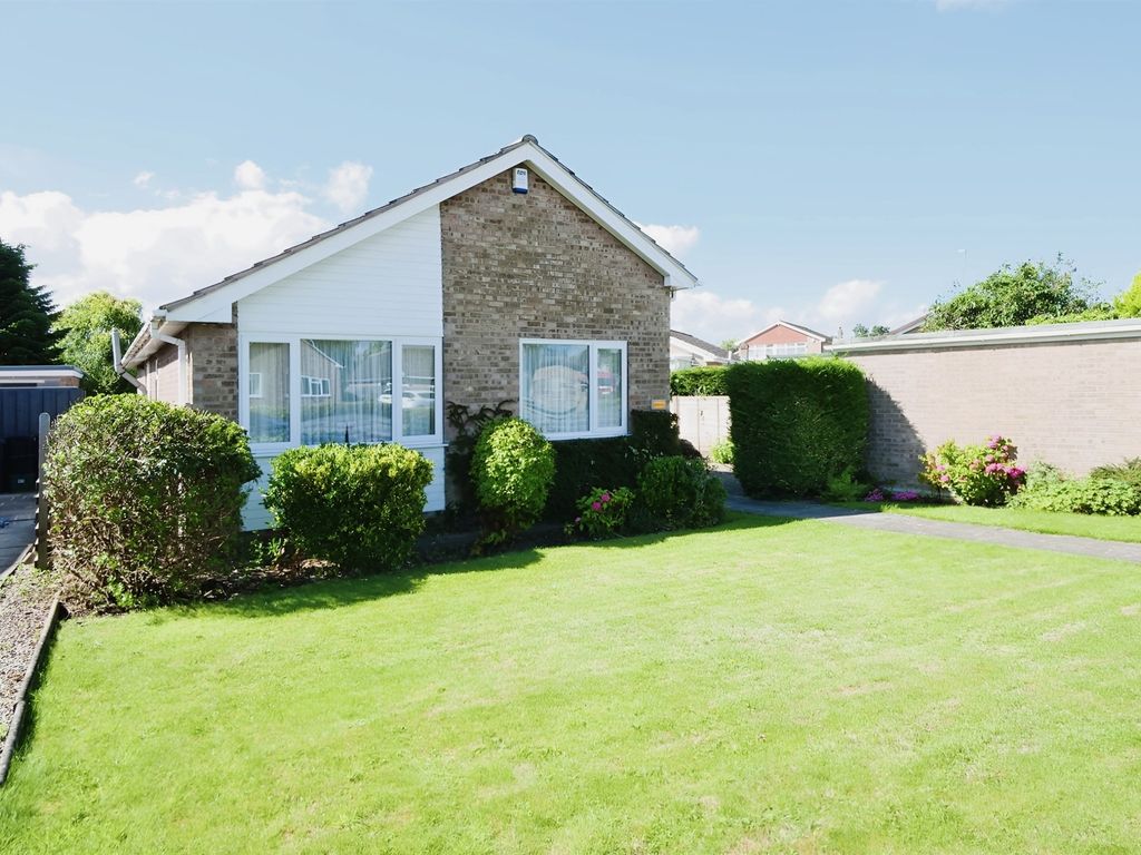 3 bed detached bungalow for sale in Oaken Grove, Haxby, York YO32, £