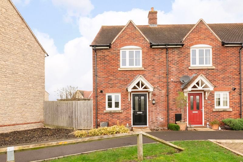 2 bed end terrace house for sale in Milbank Way, Abingdon OX13, £