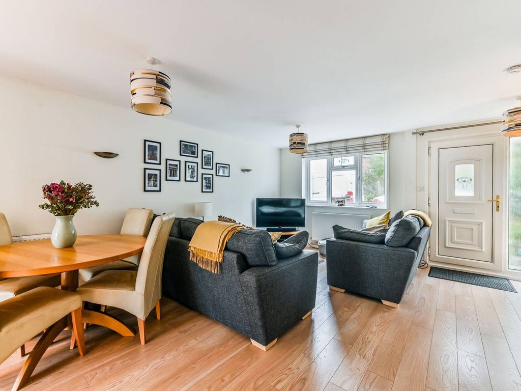 3 bed terraced house for sale in Bisham Close, Carshalton SM5 Zoopla