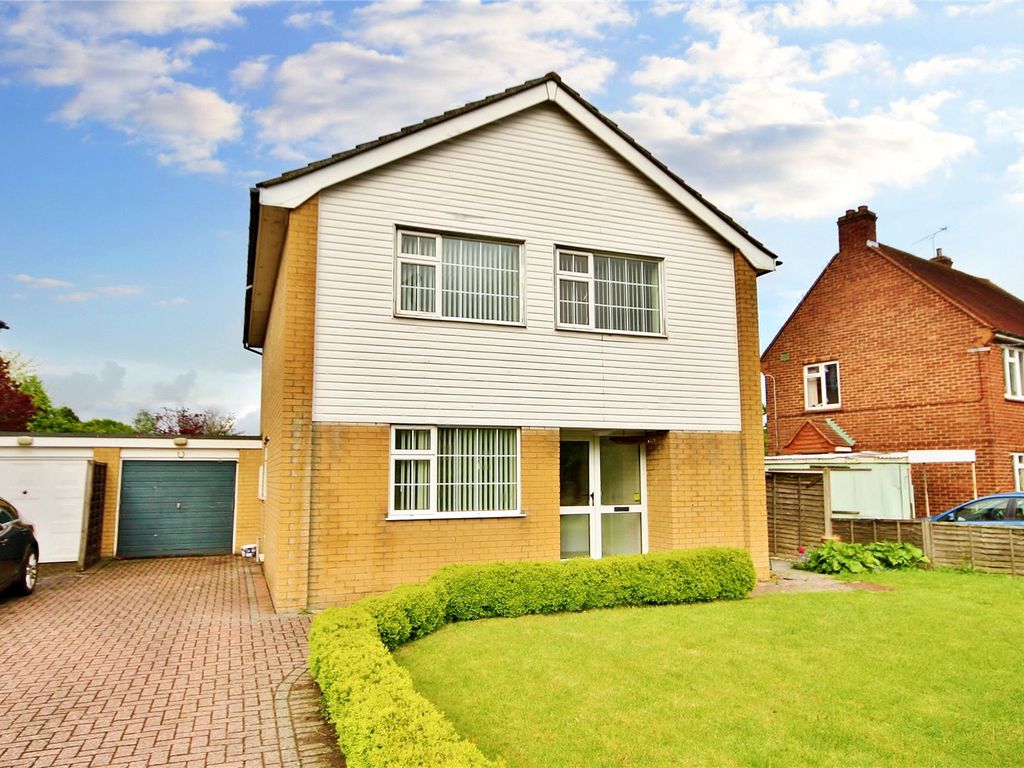 4 bed linkdetached house to rent in Guildford Road, West End, Woking