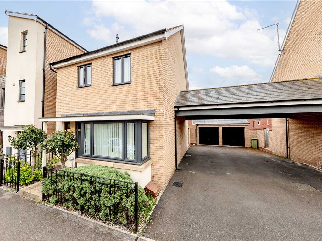 3 bed detached house for sale in Selkirk Drive, Oakridge Park, Milton