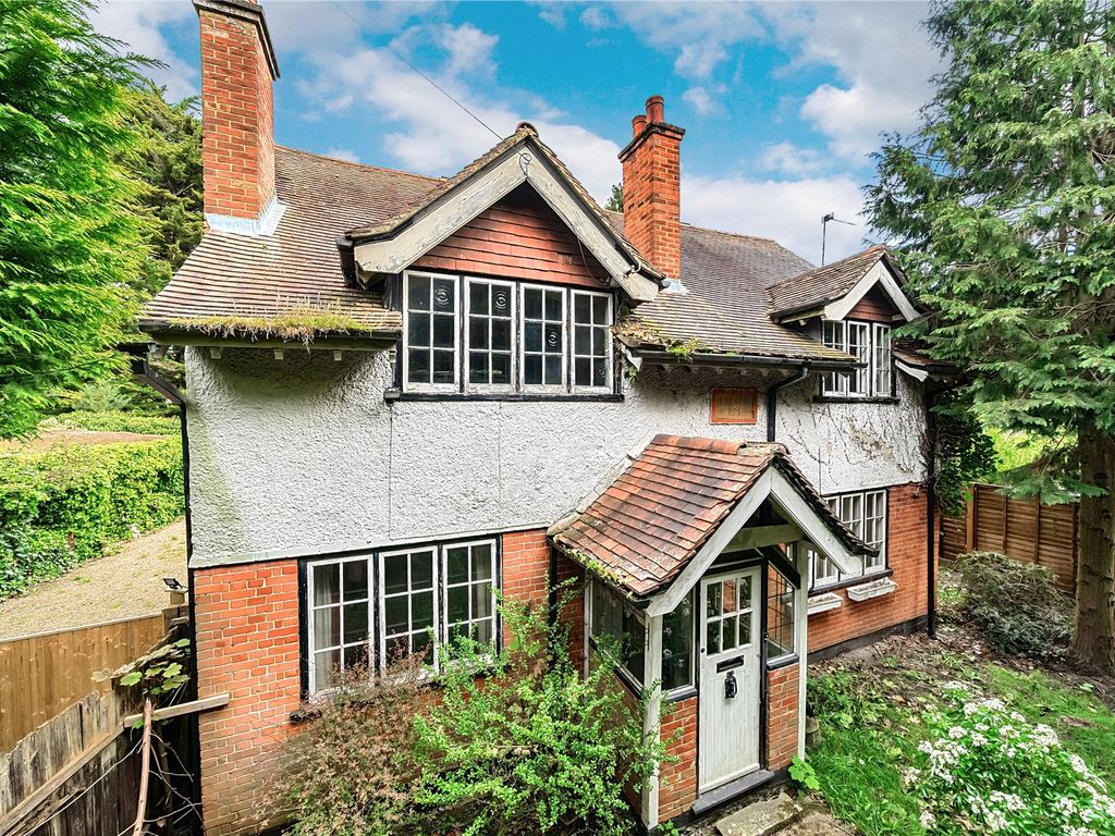 4 bed detached house for sale in Chobham, Woking, Surrey GU24, £