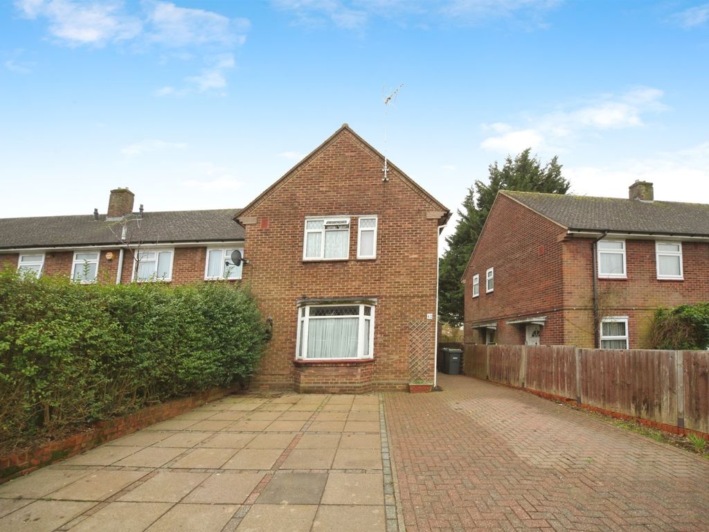 3 bed semidetached house for sale in Abbey Drive, Luton LU2, £330,000 Zoopla