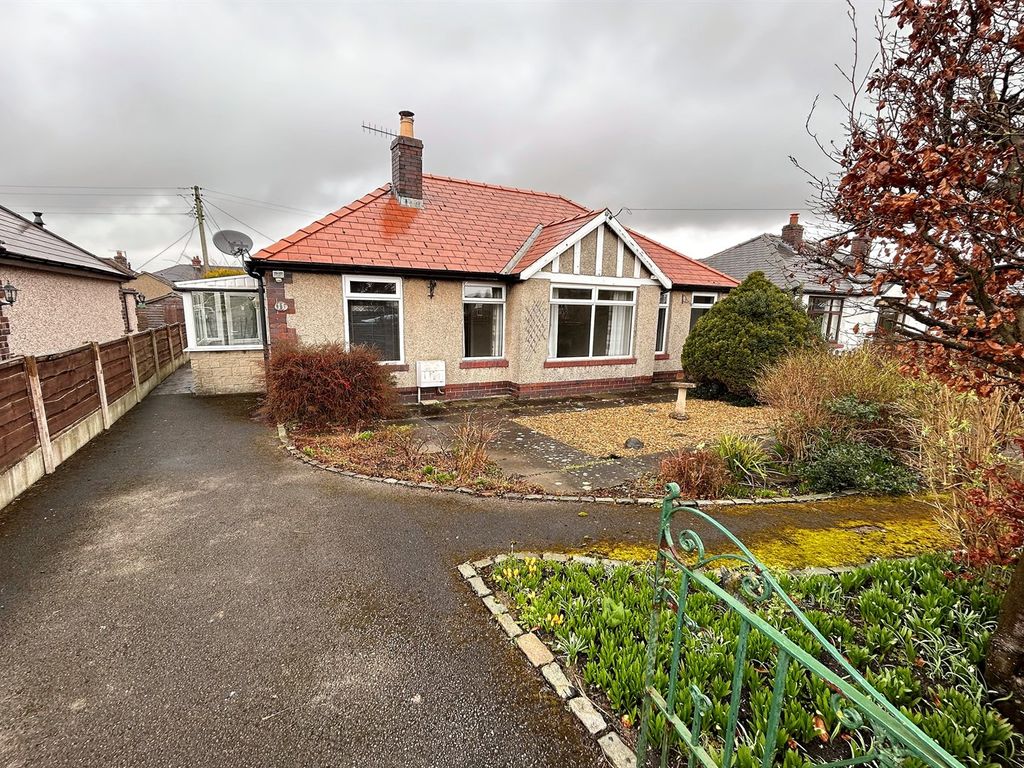 2 bed detached bungalow to rent in Heyworth Road, ChapelEnLeFrith