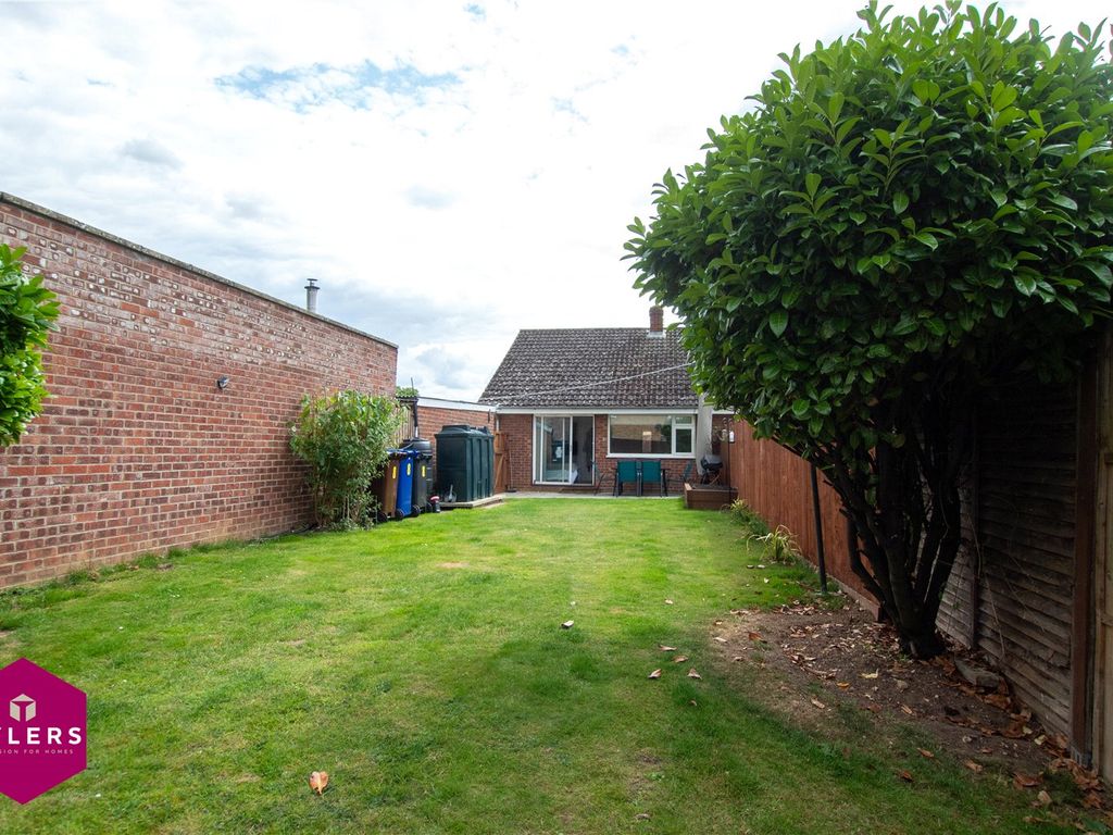 2 bed bungalow for sale in Laurel Close, Red Lodge, Bury St. Edmunds