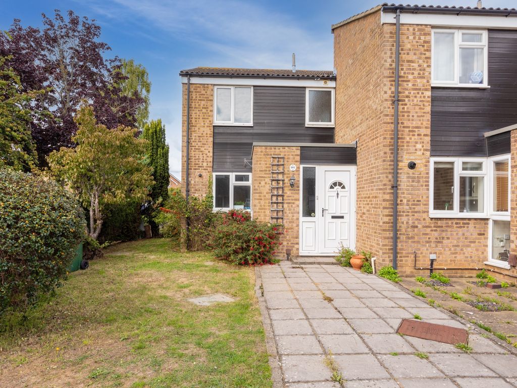 2 bed end terrace house for sale in Lillibrooke Crescent, Maidenhead